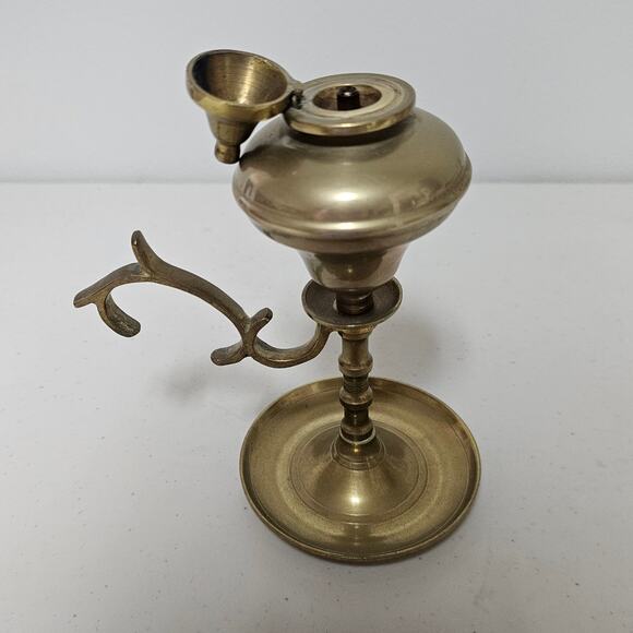 Antique Brass Oil Lamp with Lid and Decorative Handle 7" tall - Picture 3 of 10